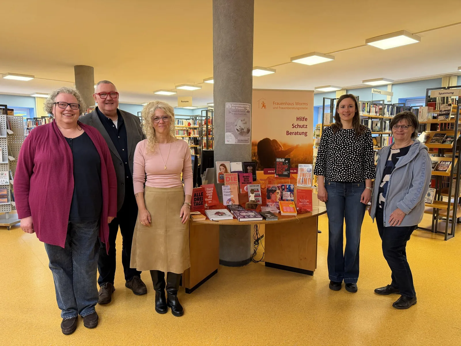 Gemeinsam sichtbar, gemeinsam stark: Weltfrauentag in der Bibliothek