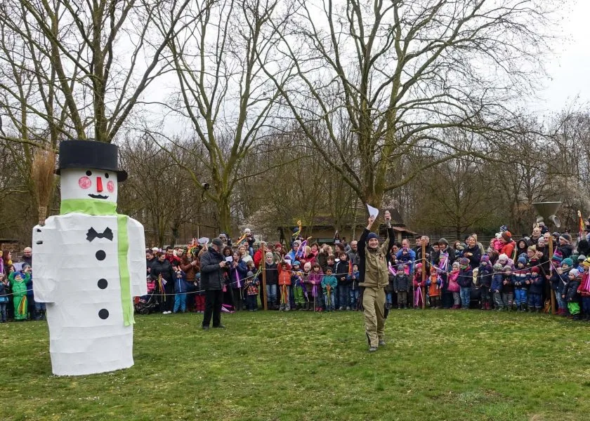 Stabausfest im Tiergarten Worms: Traditioneller Abschied vom Winter