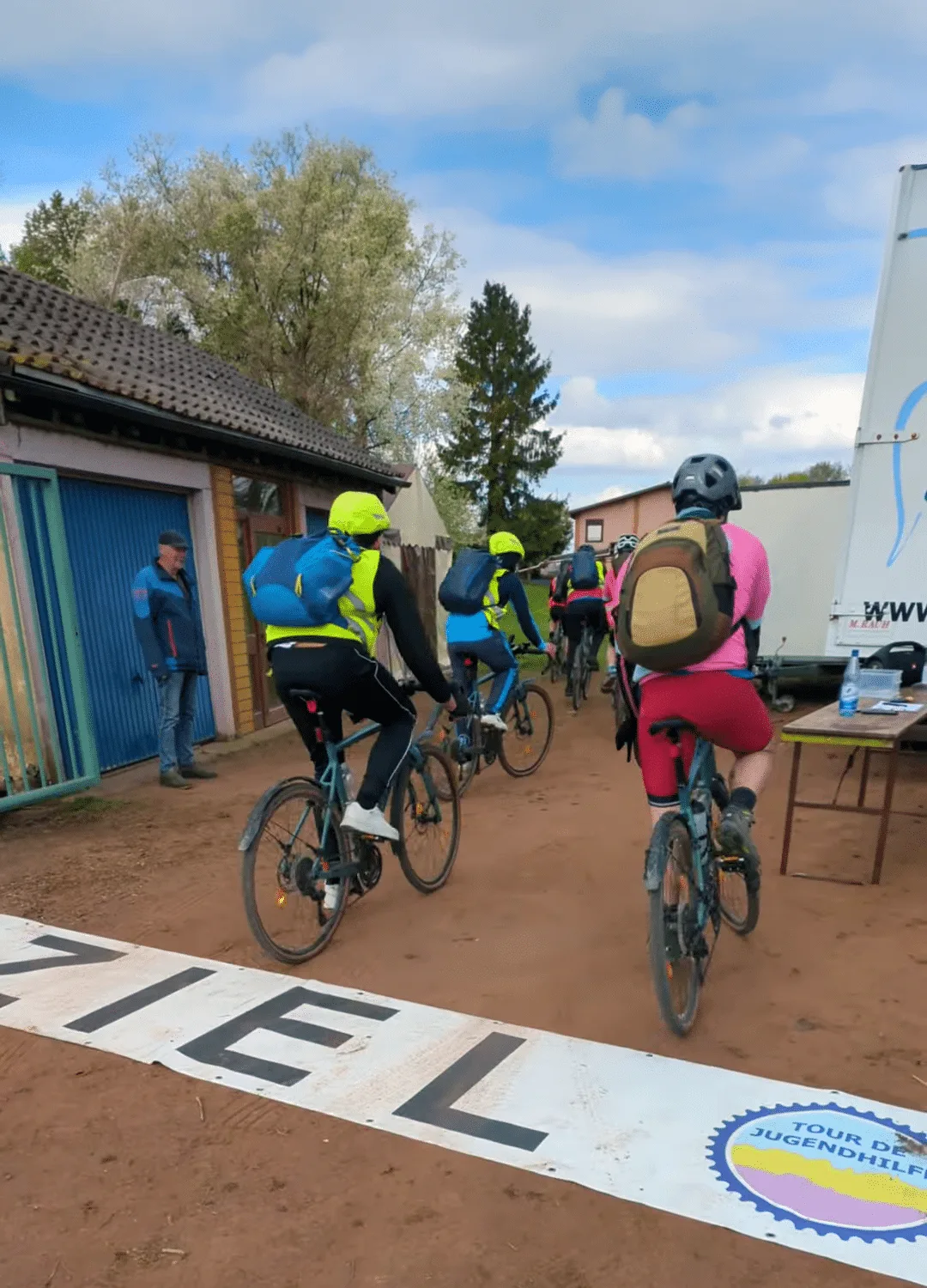 150 Teilnehmende bei Etappe der „Tour de Jugendhilfe“ in Kleinniedesheim