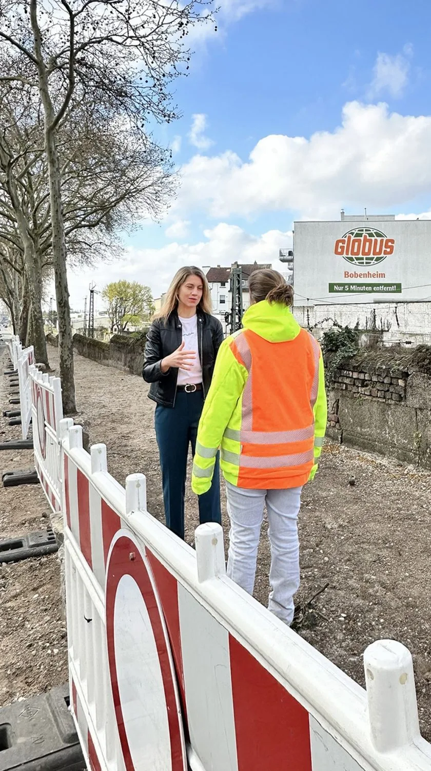 Aus Grau wird Grün: Entsiegelungsprojekt in Worms erfolgreich abgeschlossen