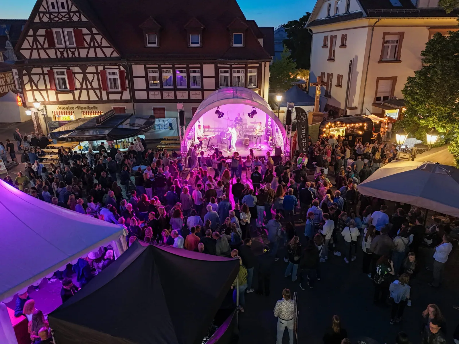 Frühlingsmarkt_Bühne_Lorsch_FotografMircoMetzler-MedienagenturDieKnipser