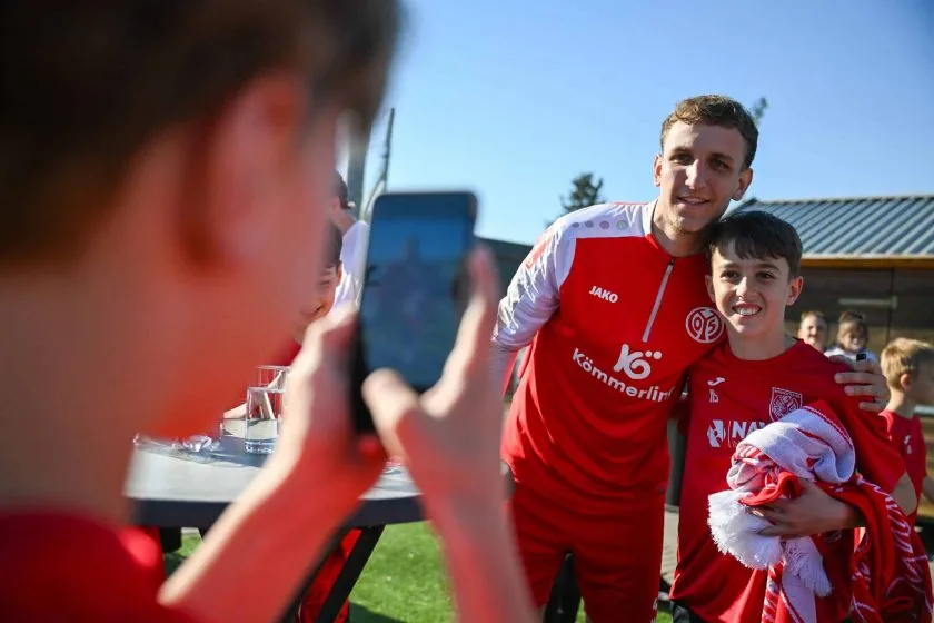Mainz-05-Profis begeistern Wormatia-Nachwuchs – ein Tag voller Fußballträume