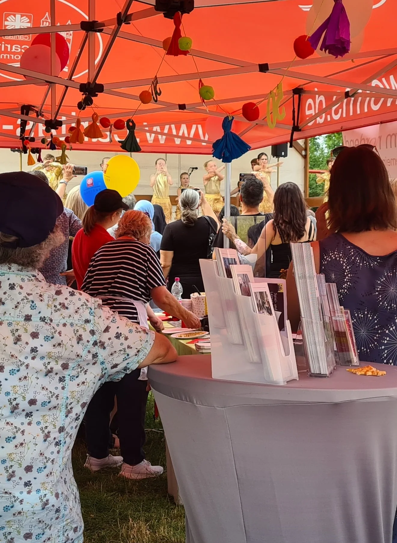 Bunt, kreativ, gemeinsam: „Zu Gast im Nordend“ feiert wieder Familienfest!