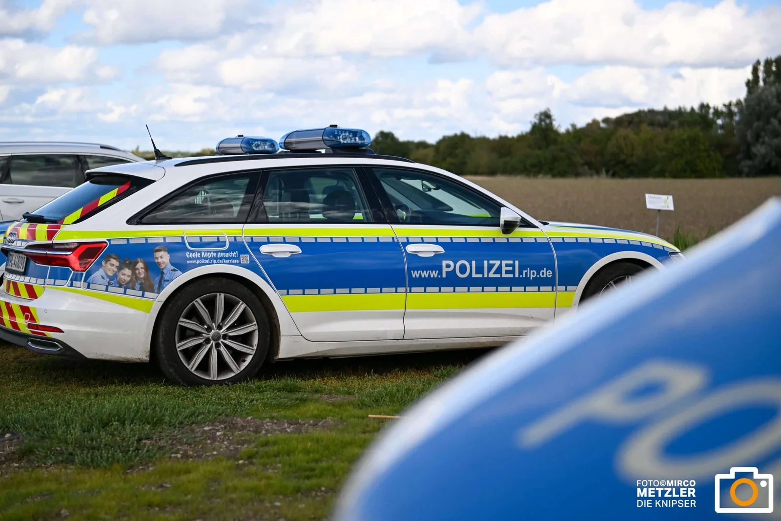 Fast doppelt so schwer: Polizei stoppt überladenen Klein-LKW auf der A61