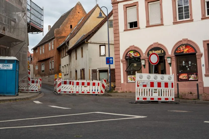 Massiver Straßeneinbruch legt L425 in Westhofen lahm – Ortsbürgermeister fordert endlich Umgehung