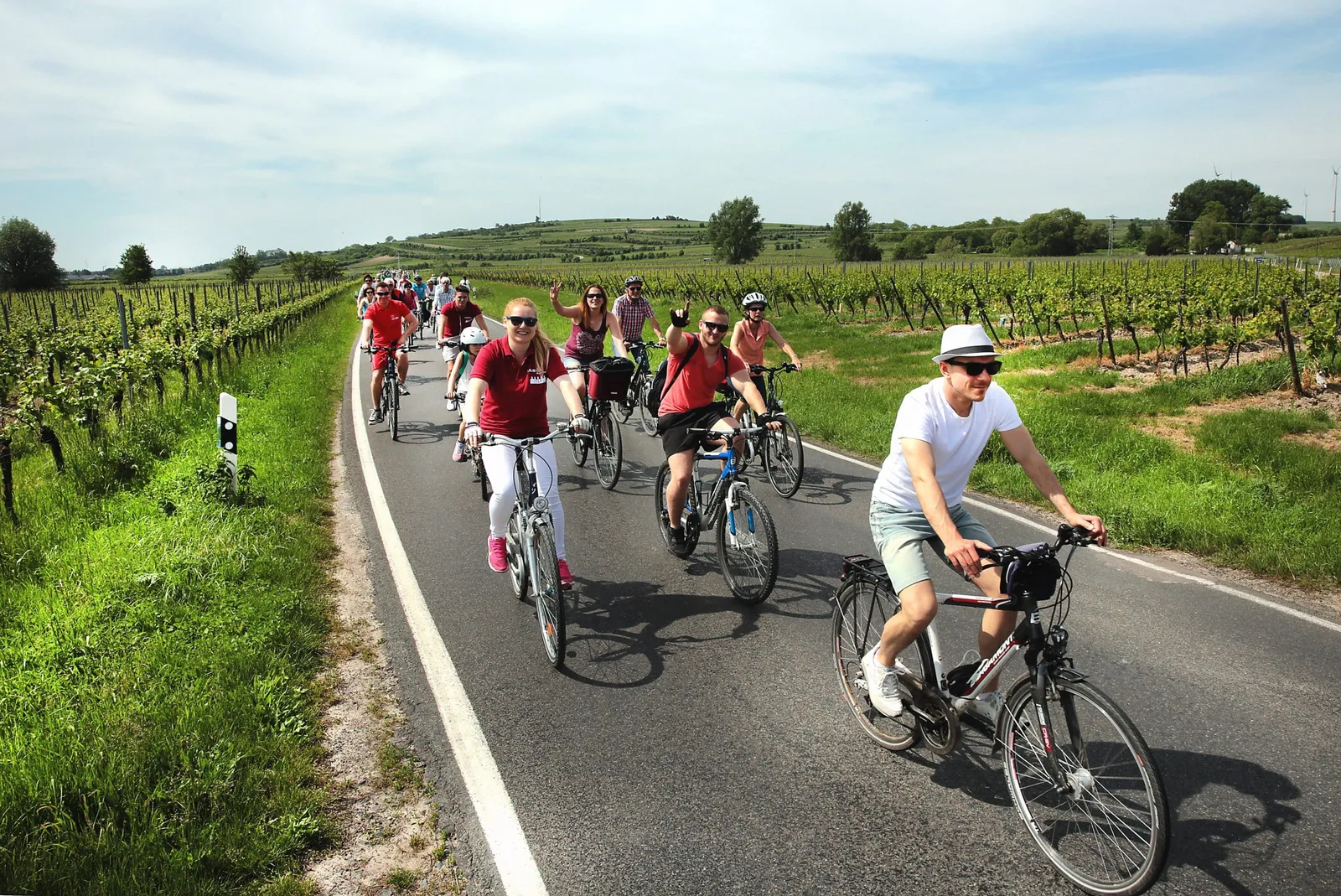Rheinhessen rollt: EWR-RheinRadeln macht die alte B9 autofrei