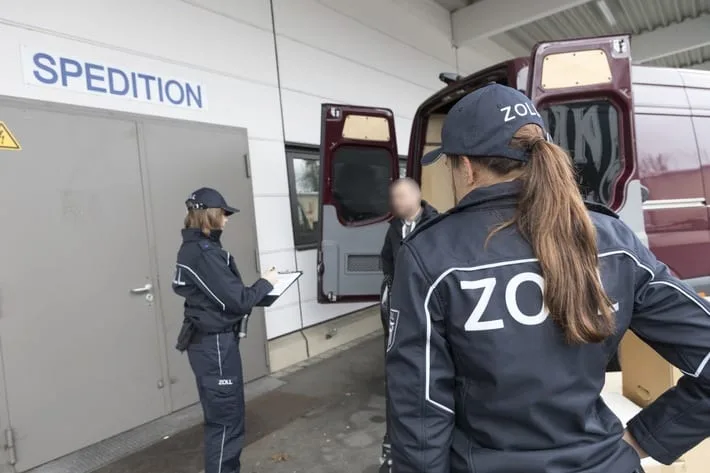 Mindestlohn im Fokus: Zoll kontrolliert Paketbranche bundesweit