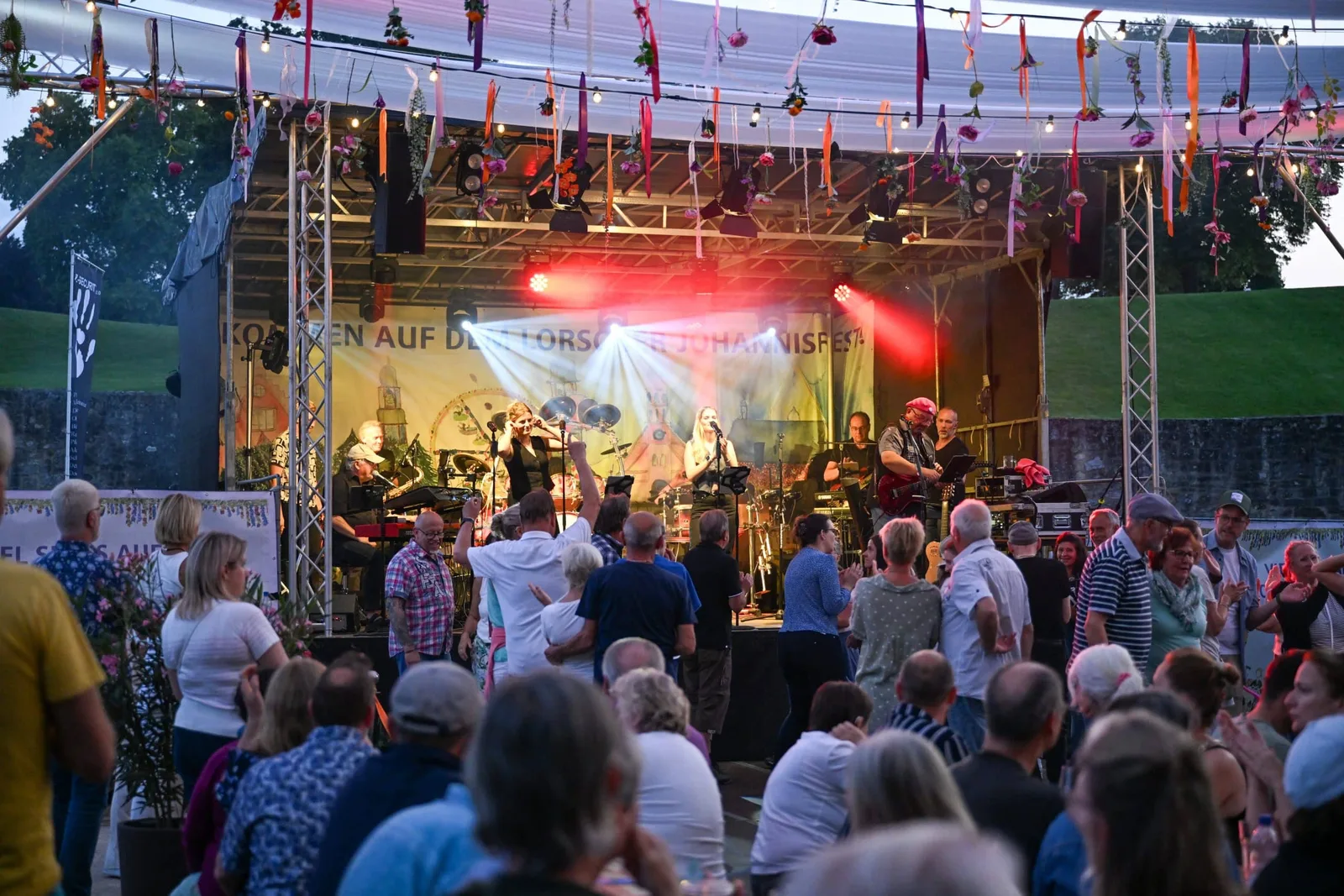 Blütenhimmel, Fußballfieber und Feststimmung: Lorsch feiert das Johannisfest