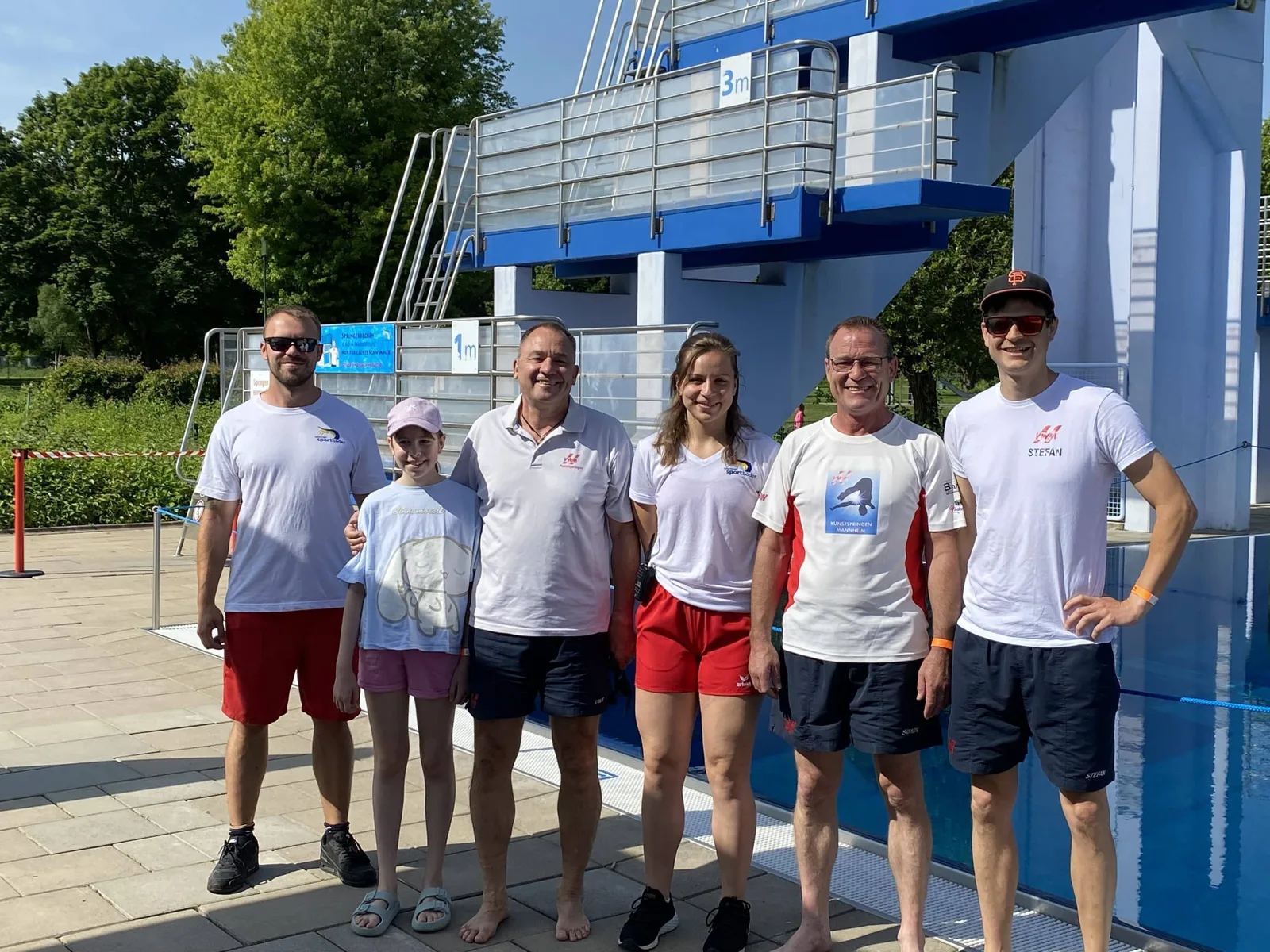 2025_06_25 FZB_NHochstrasser_Team am Beckenrand