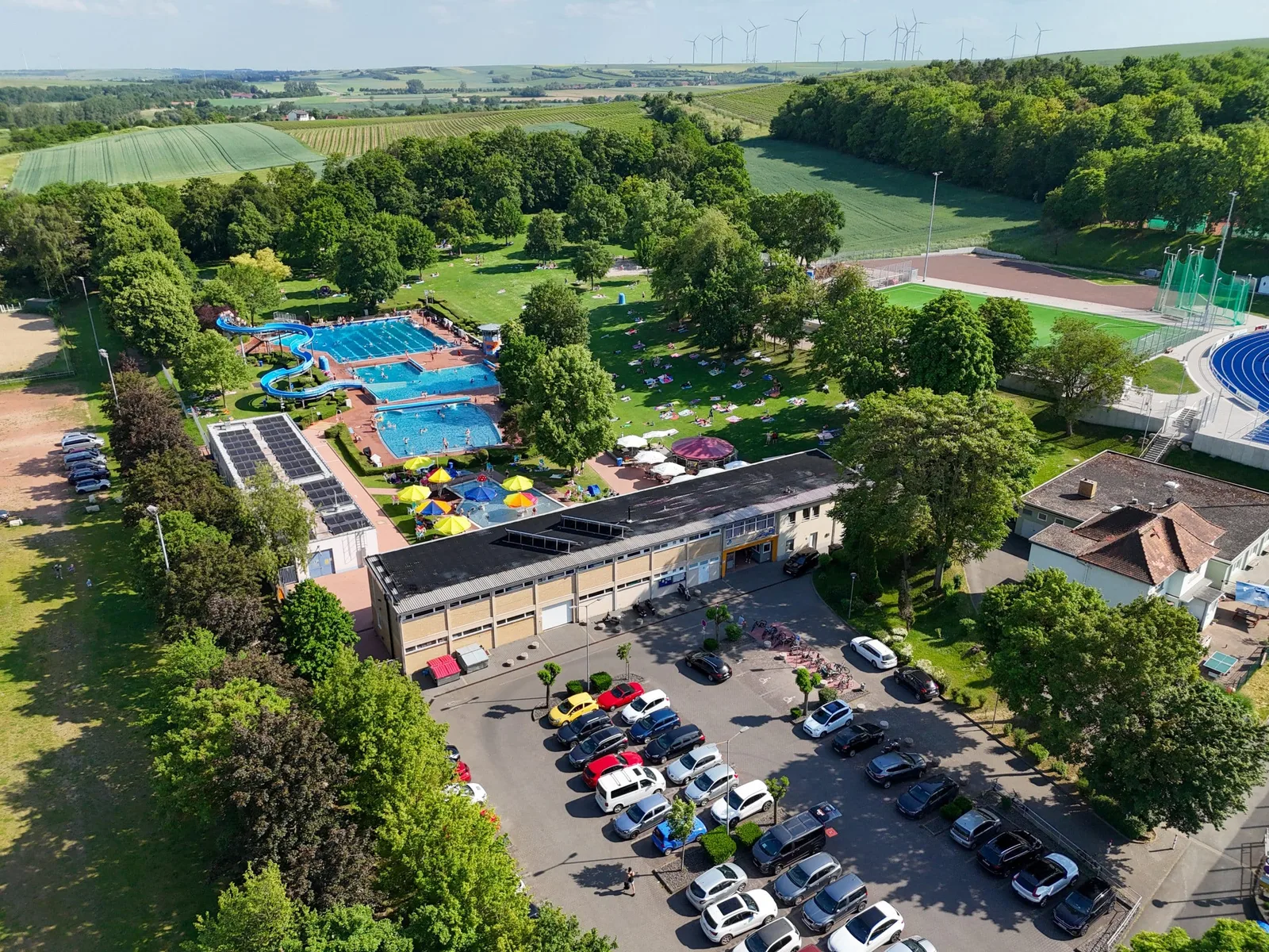 Kinder planschen gratis: Freier Eintritt ins Wartbergbad Alzey am 13. Juni