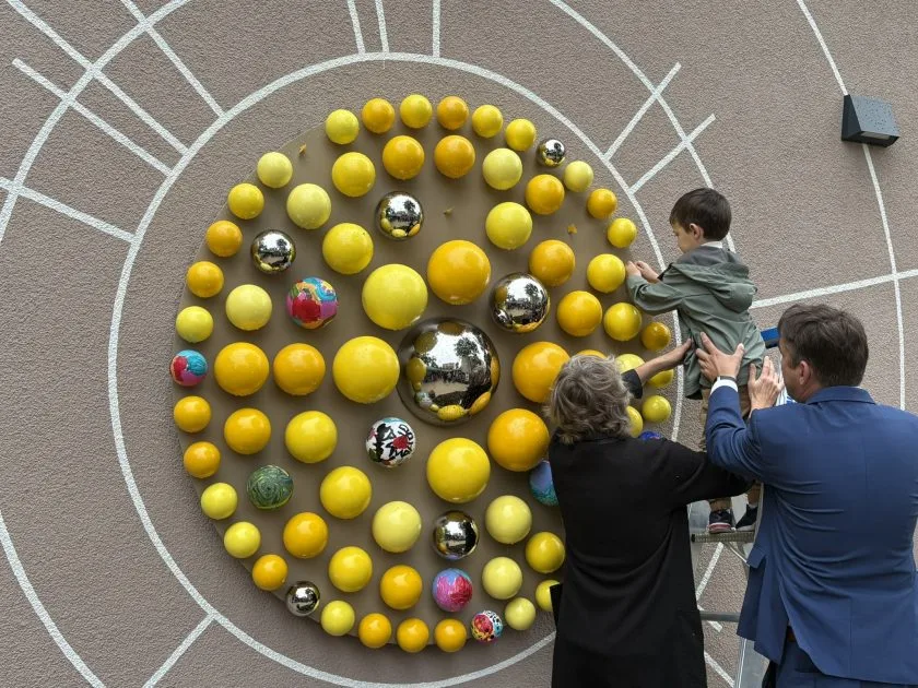„Geballte Kraft“ schmückt nun die Kita Sonnenblume