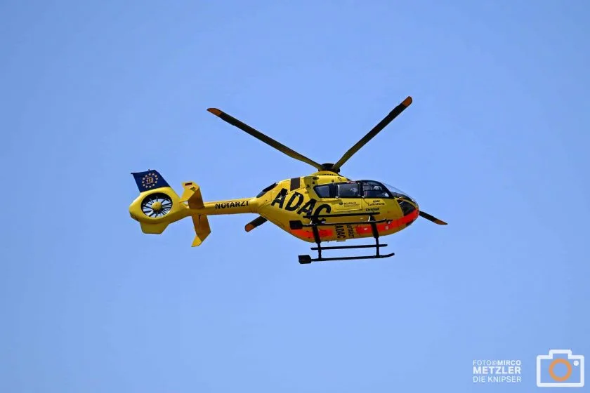 Schwerer Motorradunfall bei Ramsen: Bikerin nach Auffahrunfall mit Rettungshubschrauber in Klinik geflogen