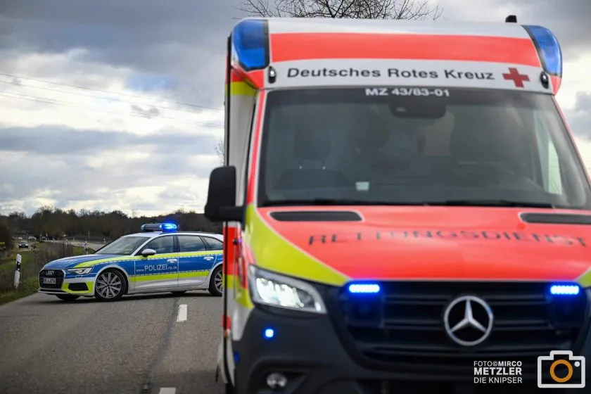 Tödlicher Unfall in Hanau: Fußgänger stirbt nach Kollision mit Streifenwagen