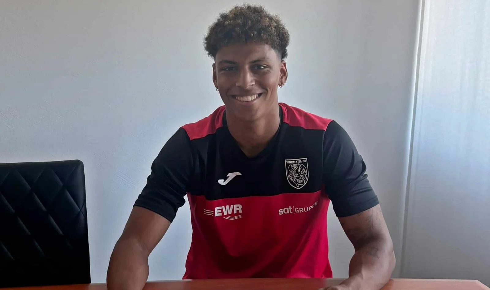 Wormatia Worms holt Offensivkraft Justin Barry