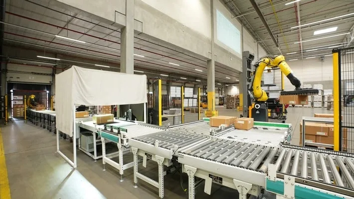 Roboter übernehmen Lagerarbeit bei BAUHAUS