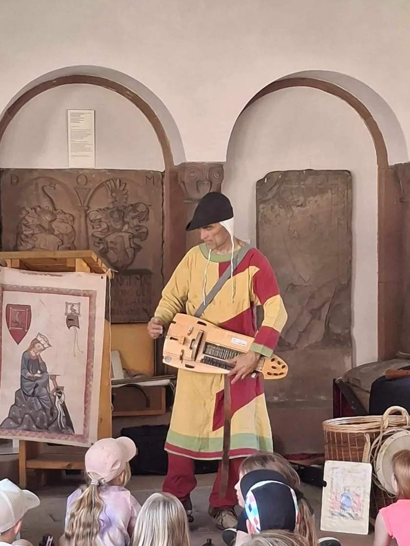 Erfolgreiche Sommerferienspiele im Museum Andreasstift: Eine Woche voller „Abenteuer Mittelalter“