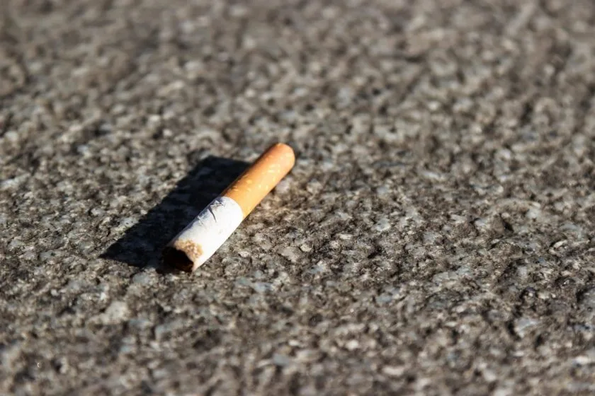 Kleine Kippe, große Gefahr: Warum Zigarettenstummel gerade jetzt zur Brandfalle werden