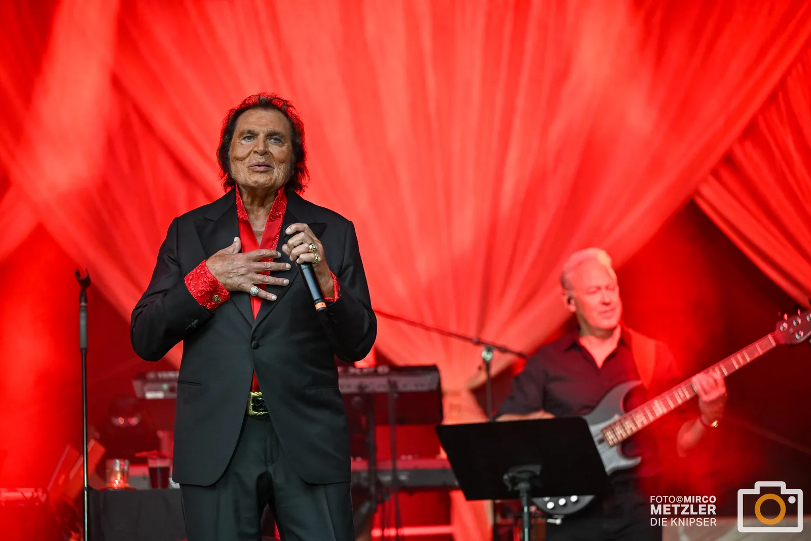 Ein Weltstar in Westhofen: Engelbert Humperdinck begeistert auf dem Marktplatz
