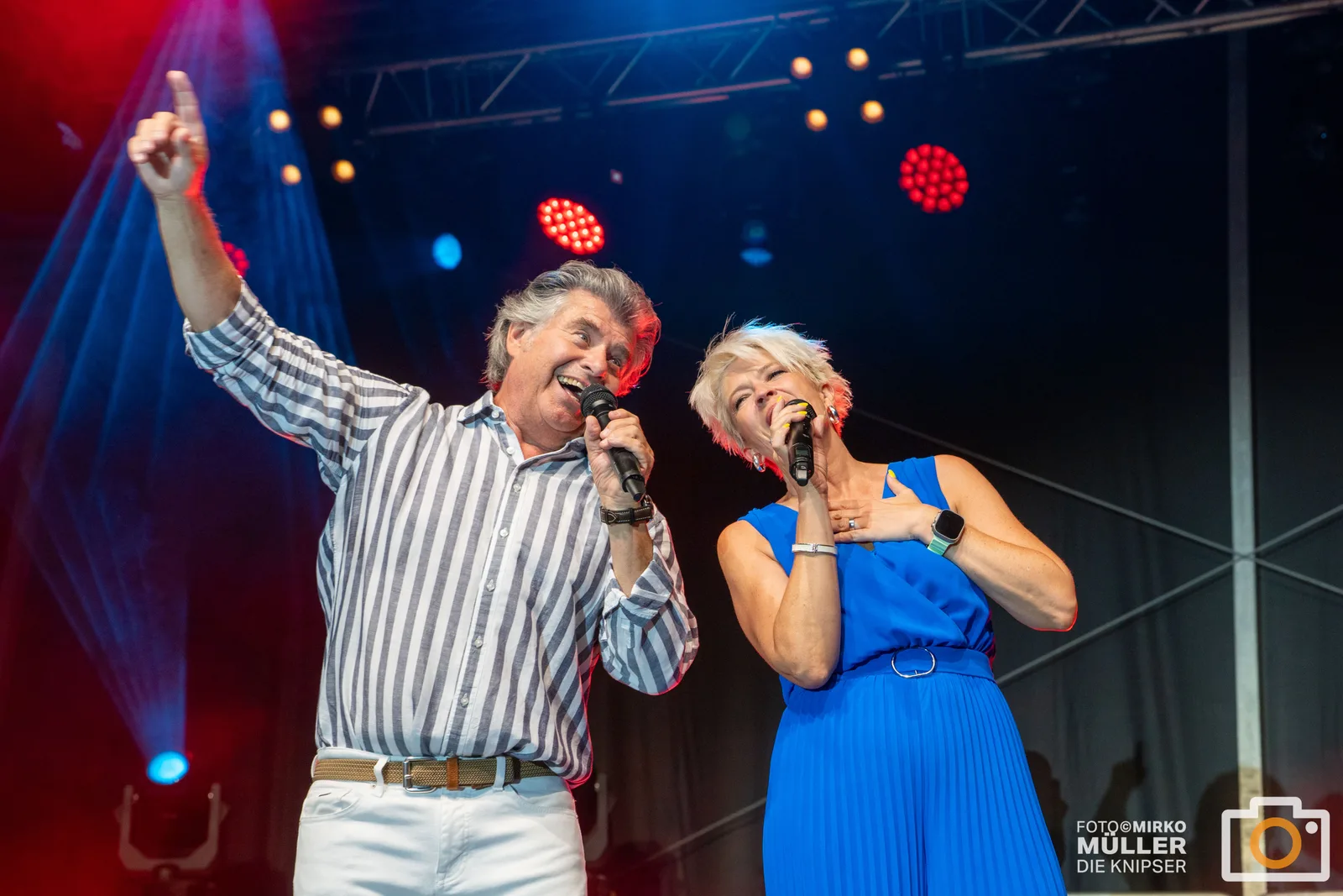 Schlagerstars feiern großes Festivalfinale auf dem Westhofener Marktplatz