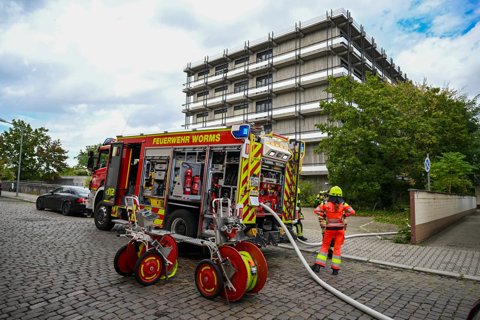 Kellerbrand im ehemaligen Hochstift in Worms: Angrenzende Einrichtungen vorsorglich geräumt