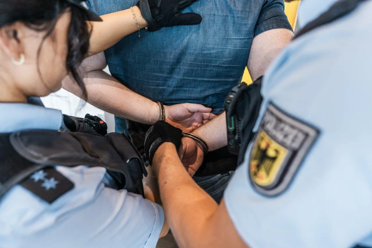 Gesuchter Bandenchef am Frankfurter Flughafen festgenommen