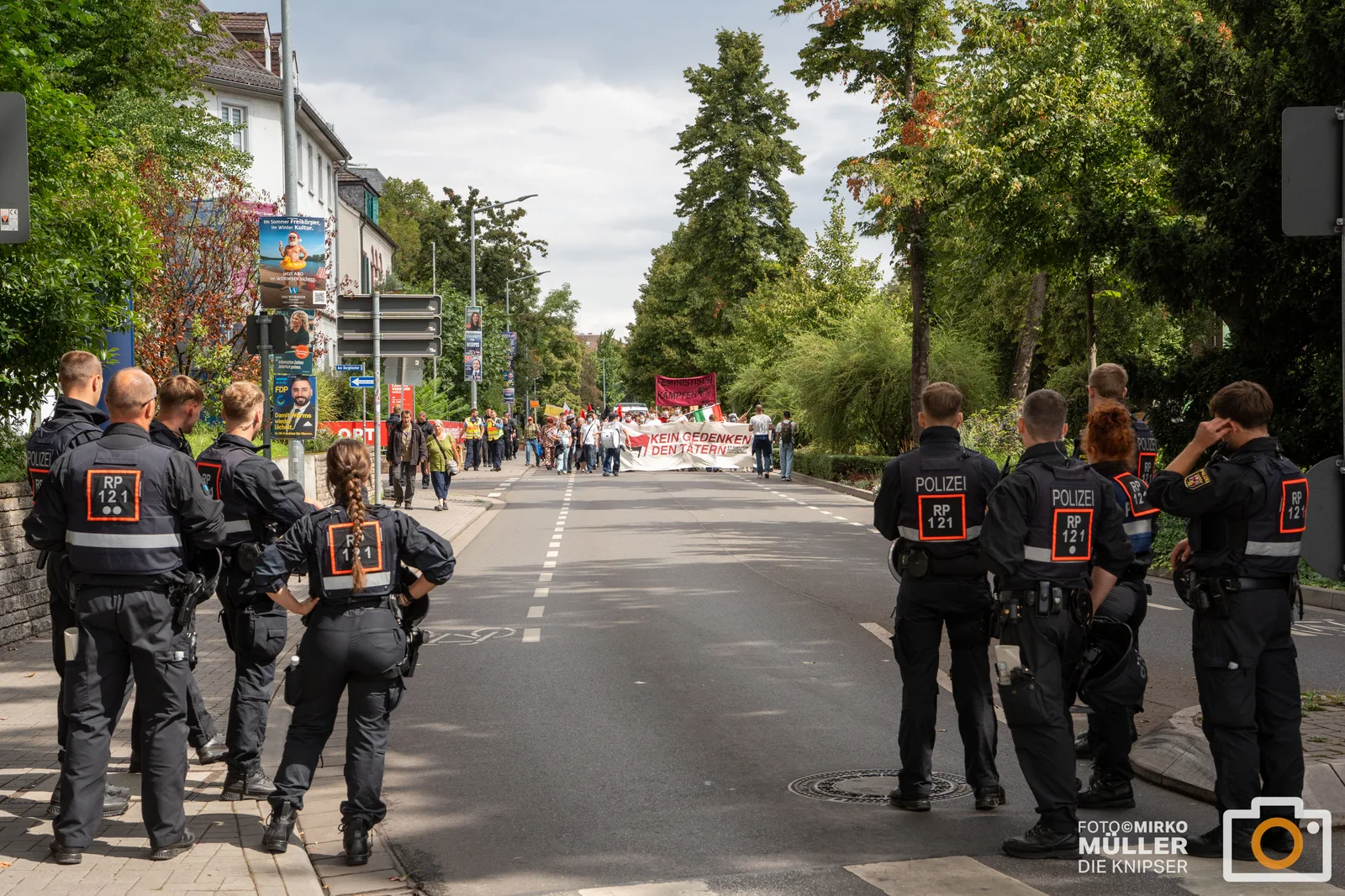 Zwei Lager, eine klare Botschaft: Protesttag in Worms bleibt friedlich