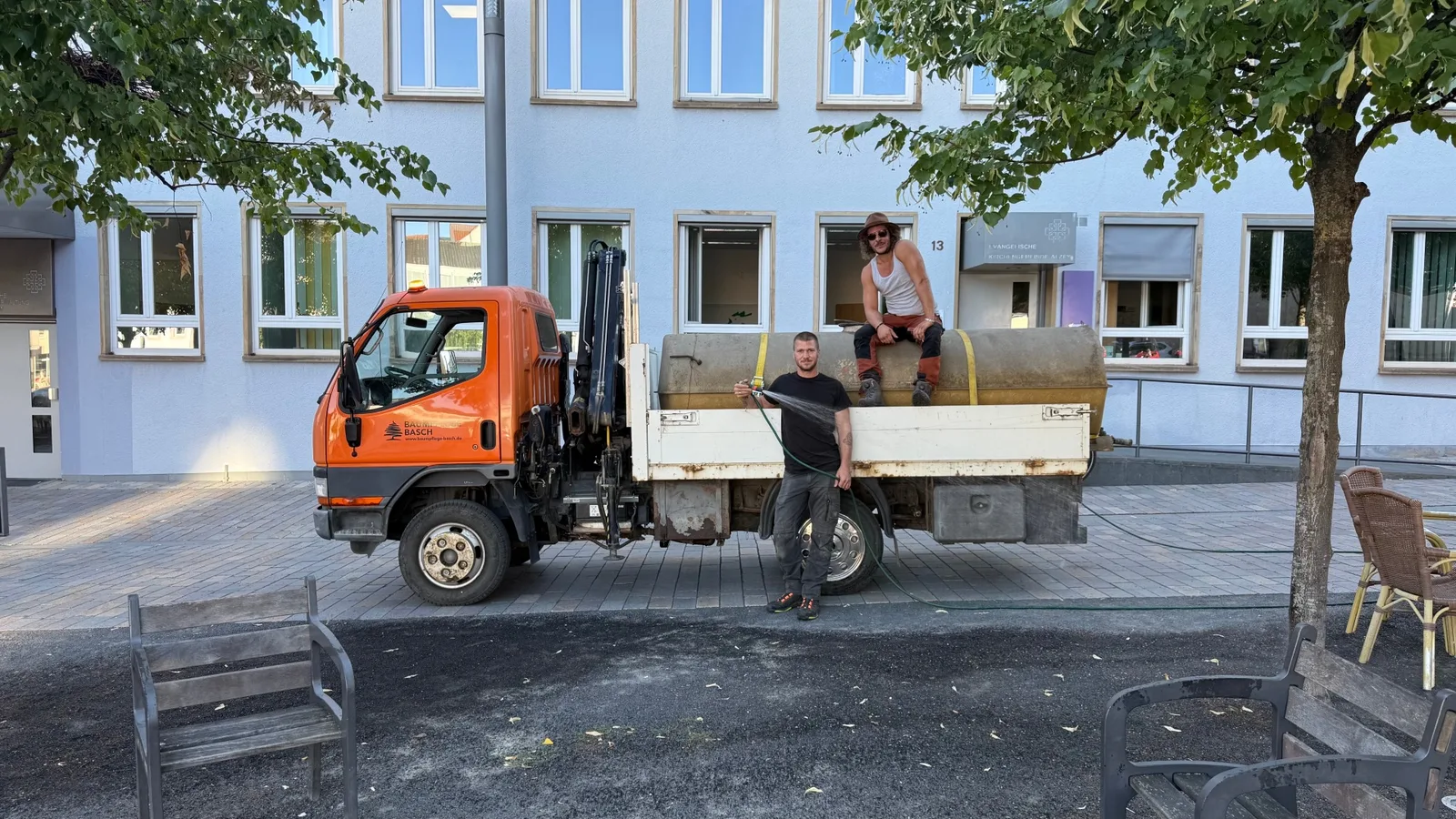 Wenn der Sommer zur Belastungsprobe wird: Baumpflege Basch übernimmt Patenschaft für 24 Alzeyer Innenstadtbäume