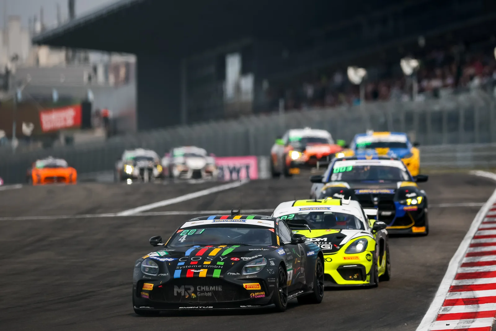 Titelkampf der ADAC GT4 Germany spitzt sich auf dem Sachsenring zu