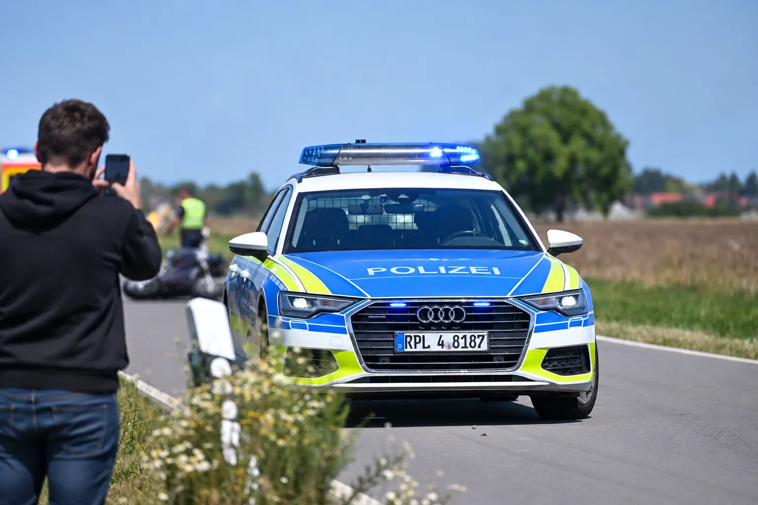 Tödlicher Motorradunfall in Worms: Schaulustiger fotografiert Reanimation