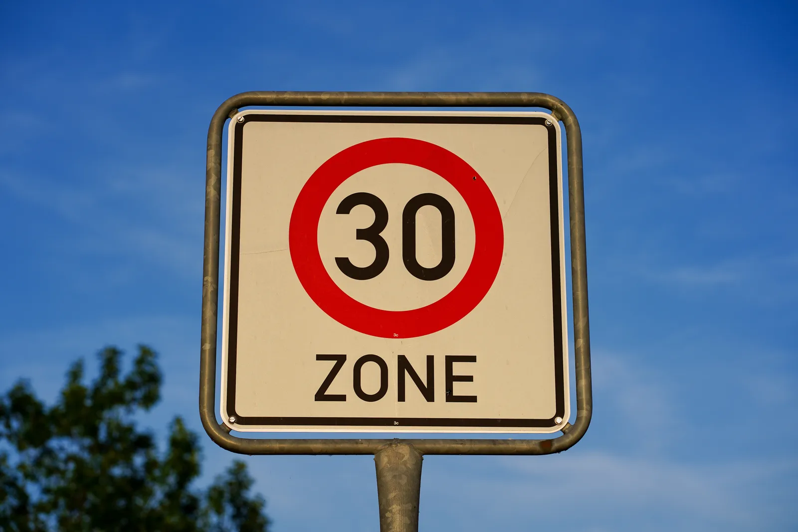 Nach Unfällen in der Von-Steuben-Straße: Grüne fordern Tempo 30 und 50