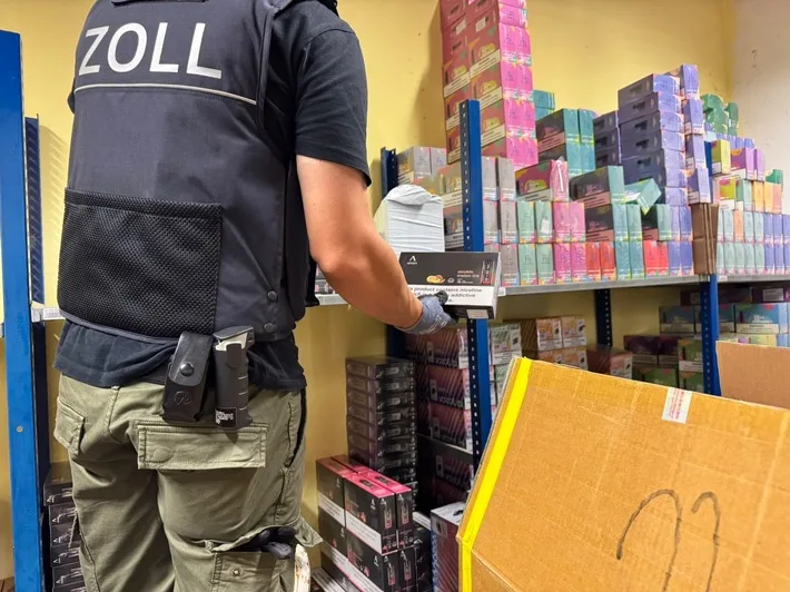 Millionenschaden durch illegale Vapes – 13 Haftbefehle vollstreckt