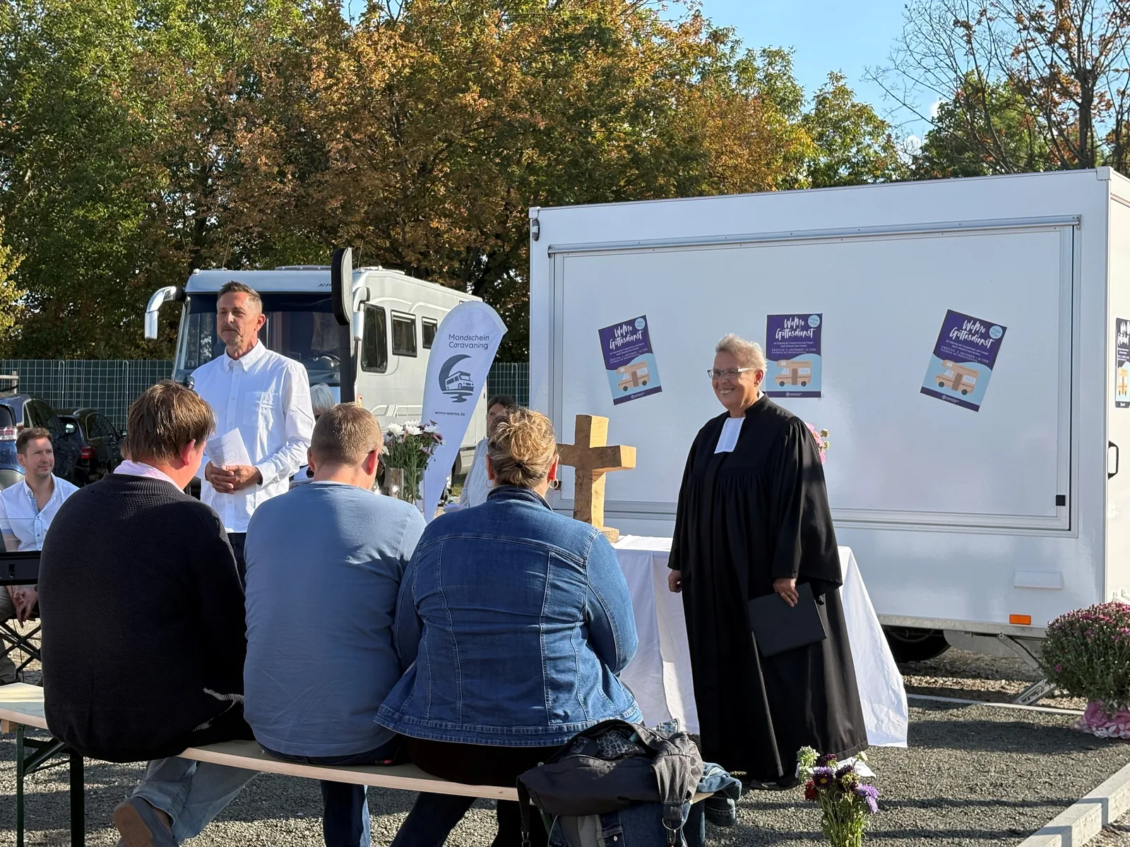 Segen zwischen Wohnmobilen: Erster Camper-Gottesdienst in Worms gefeiert