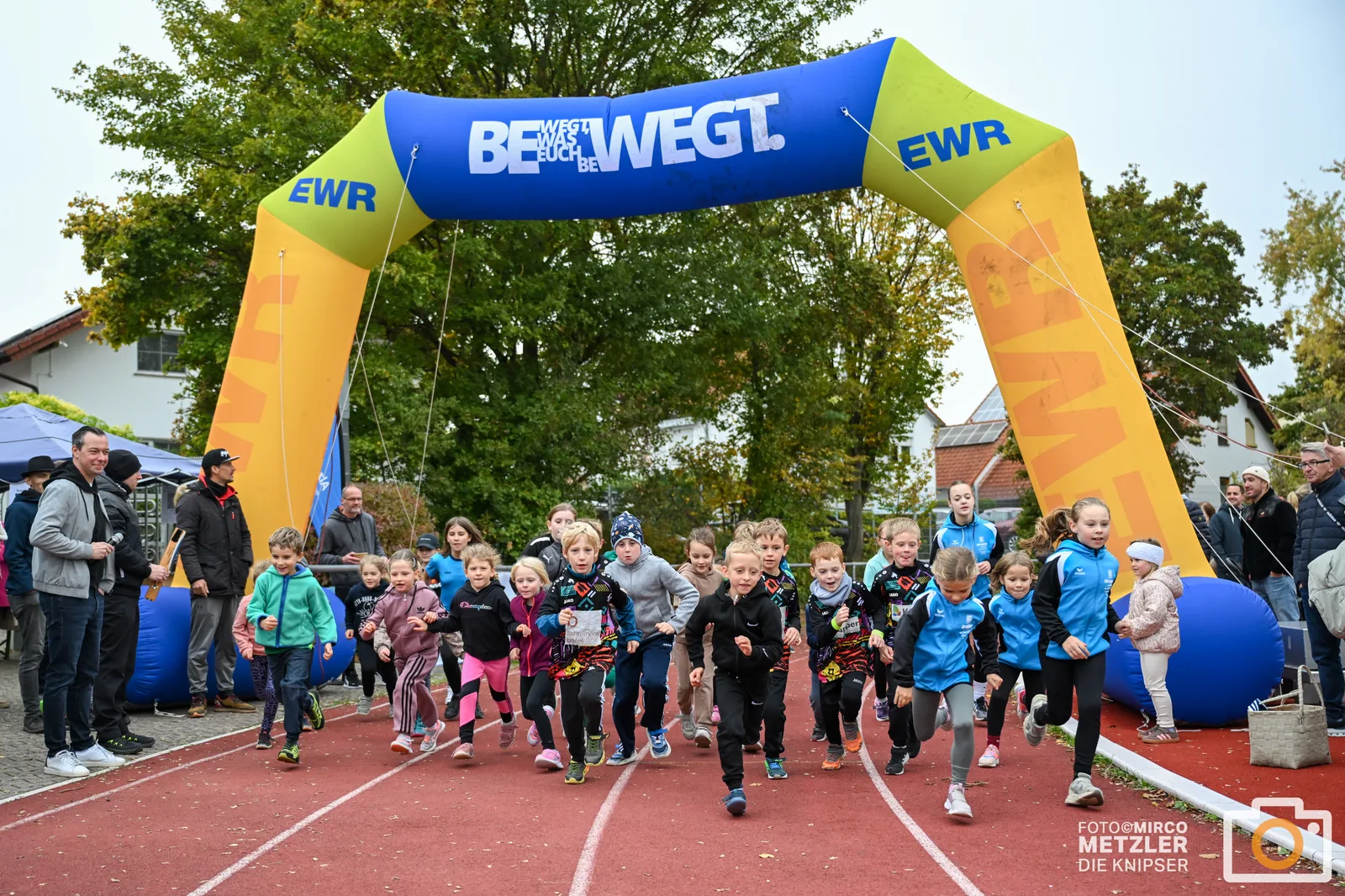 Kleine Läufer, große Leistung: 50 Kinder sammeln bei Spendenlauf in Westhofen rund 3.000 Euro
