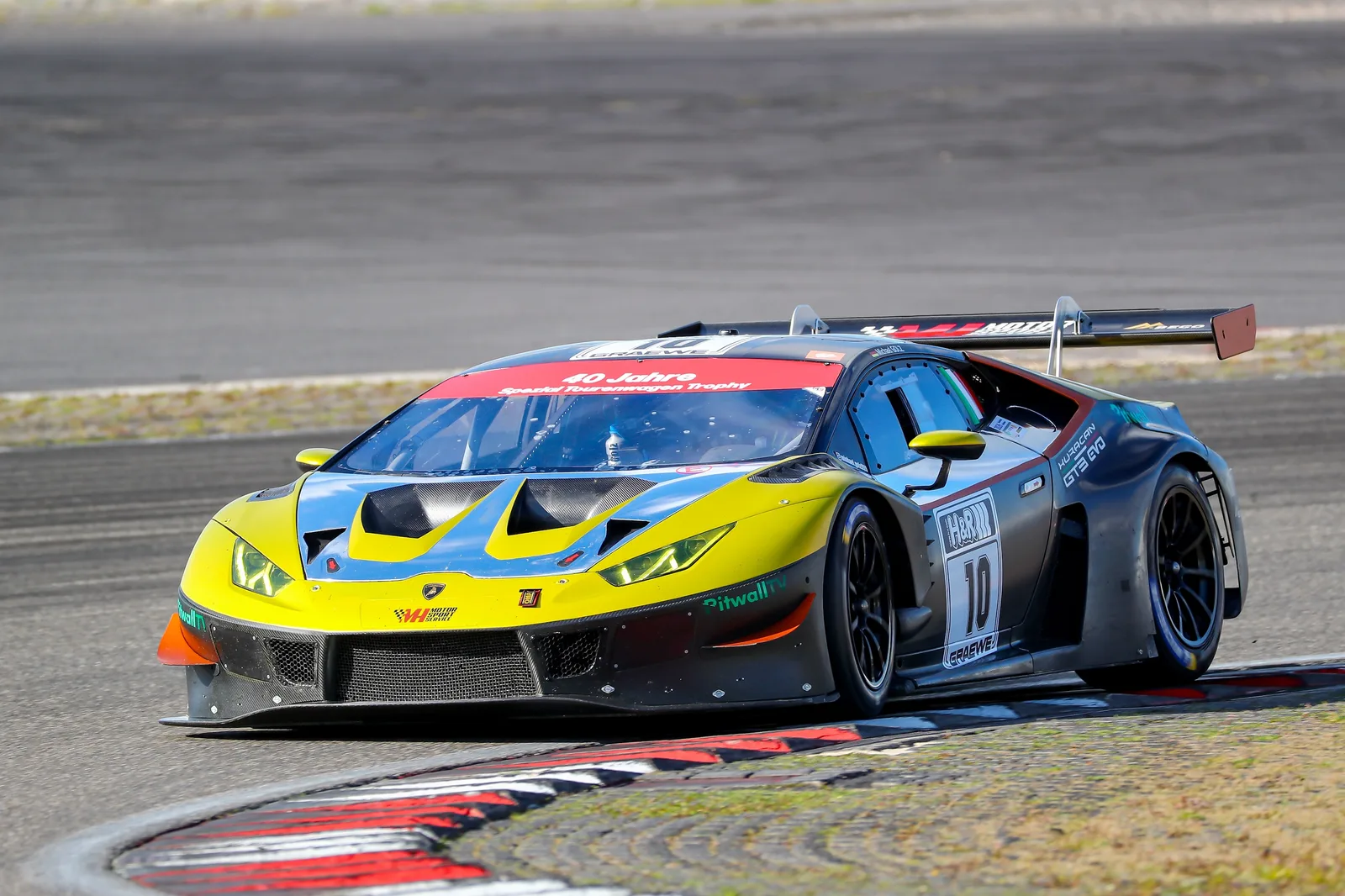 Spannendes Saisonfinale am Nürburgring: Premieren-Siege und Meisterschaftsentscheidungen