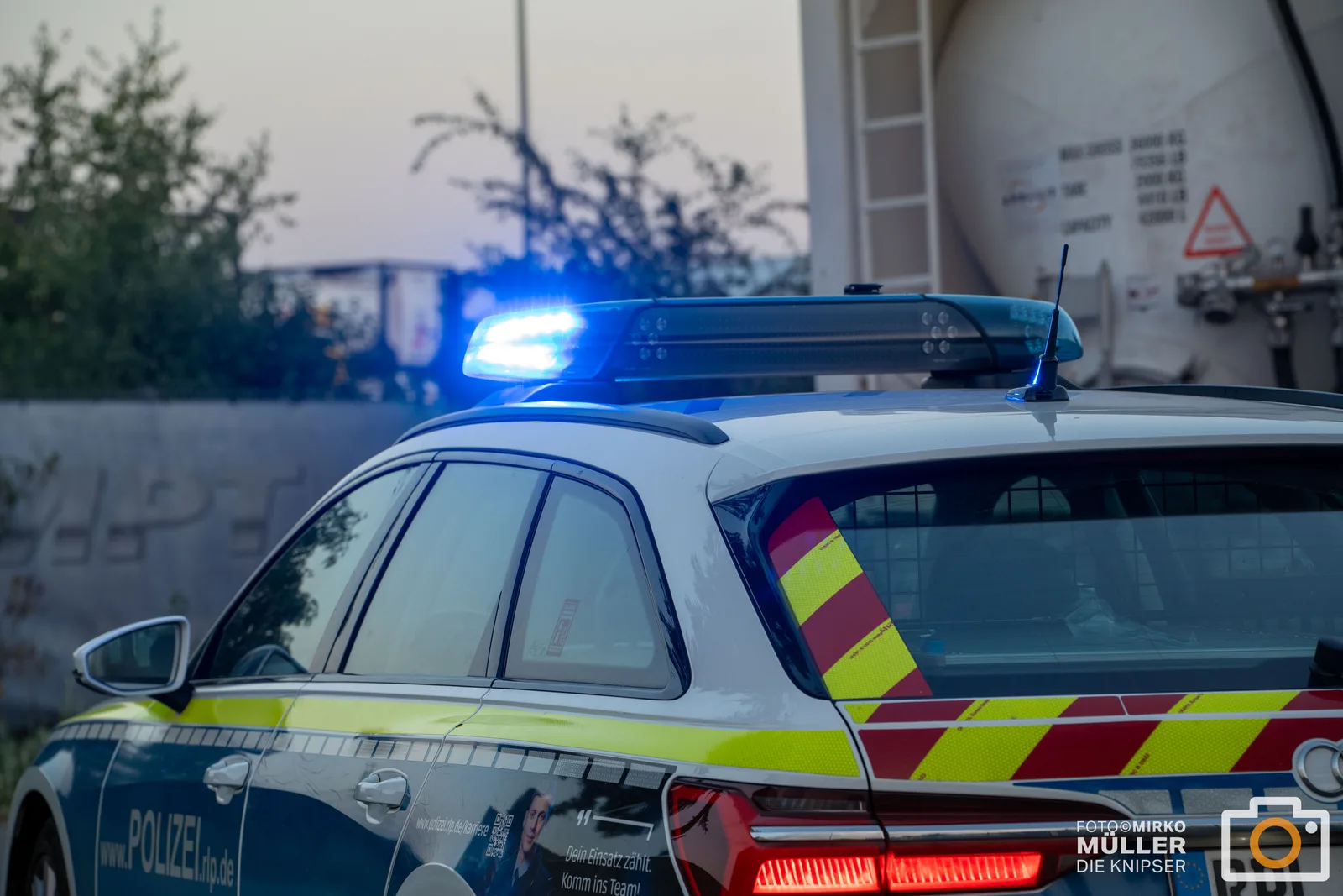 Kleintransporter in Wörrstadt um 71 Prozent überladen – Beifahrer per Haftbefehl gesucht
