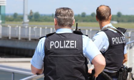 Fahndungserfolge am Flughafen Frankfurt – Bundespolizei vollstreckt Haftbefehle