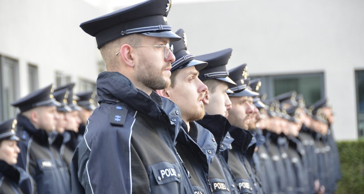 138 Bundespolizisten feierlich am Flughafen Frankfurt vereidigt