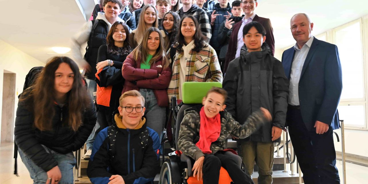 Stadt Worms begrüßt Schülerinnen und Schüler vom Liceo Romagnosi aus Parma im Rathaus – Austausch mit Rudi-Stefan-Gymnasium findet bereits seit 2011 statt