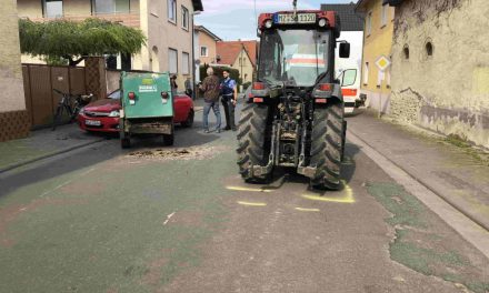 Oppenheim – Verkehrsunfall – Anhänger löst sich während der Fahrt von Traktor