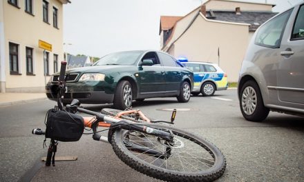 Alzey – Fahrradfahrer bei Unfall schwer verletzt