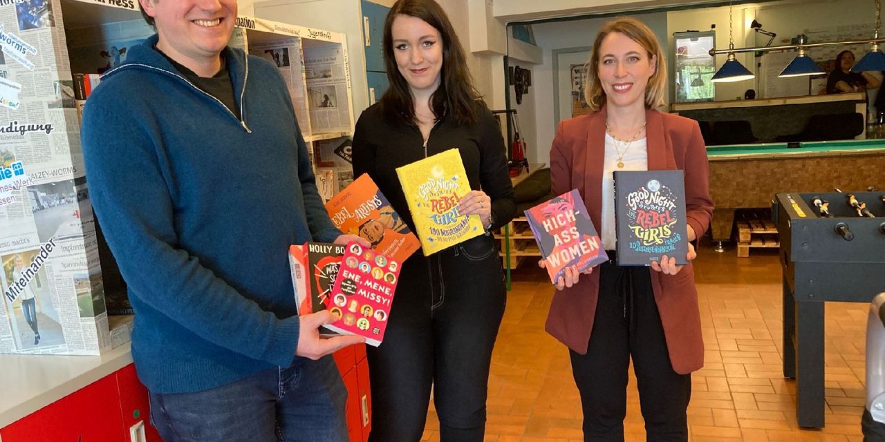 Mädchen Stärken Worms: Gleichstellungsstelle übergibt Bücherpaket an den Jugendtreff Eisbachtal