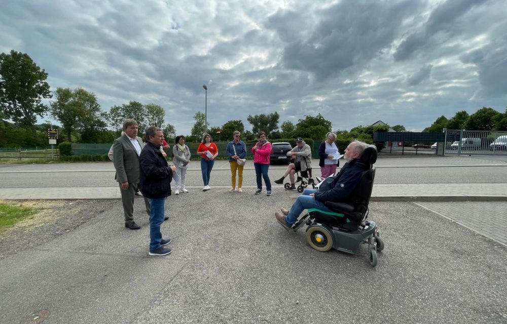 Behindertenbeirat unternimmt Ortsbegehung Barrierefreiheit in Mauchenheim vorbildhaft