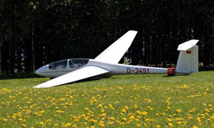 Jochen Baldauf-Seehaus besteht Segelflugprüfung