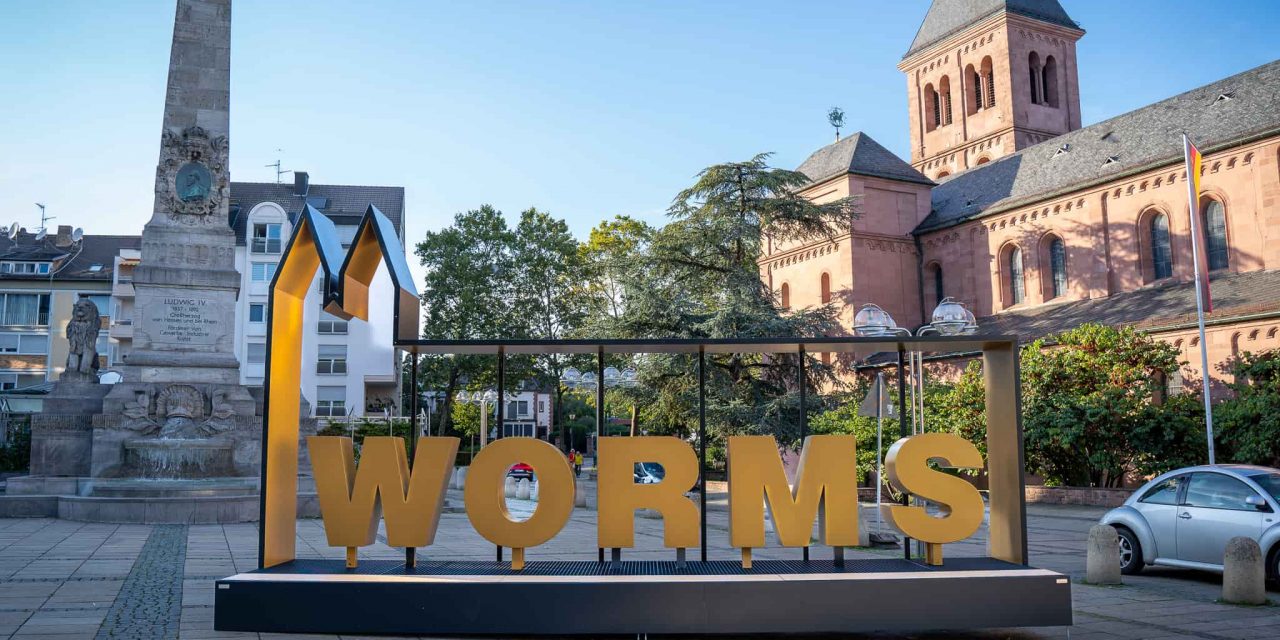 Worms-Buchstaben auf dem Ludwigsplatz