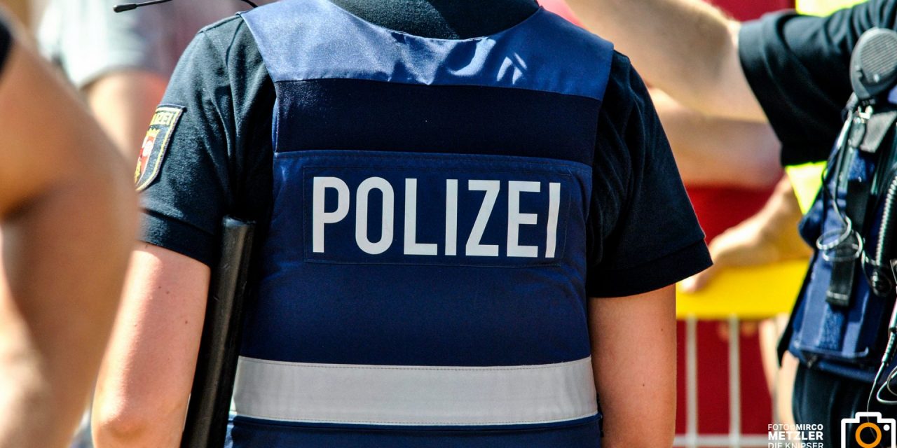 Polizeiautobahnstation Ruchheim – Urkundenfälschung, Verstoß Pflichtversicherung und Haftbefehl