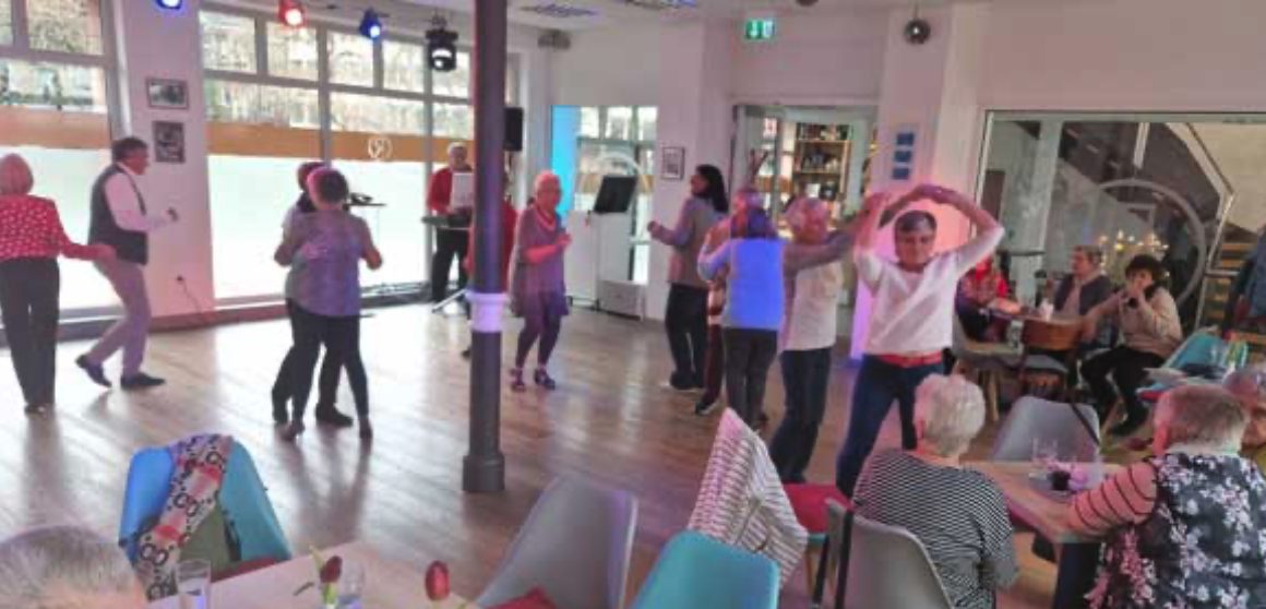 Tanzcafé für Senioren mit Live-Musik