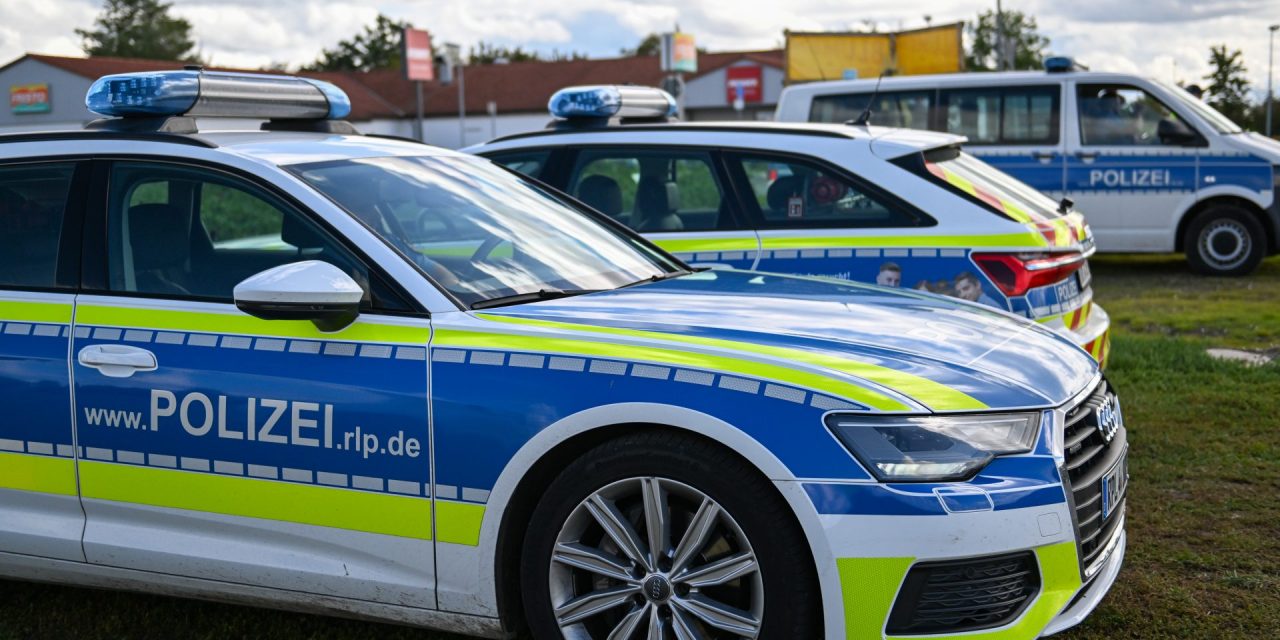Lorsch – Geparktes Fahrzeug beschädigt / Zeugenaufruf nach Verkehrsunfallflucht