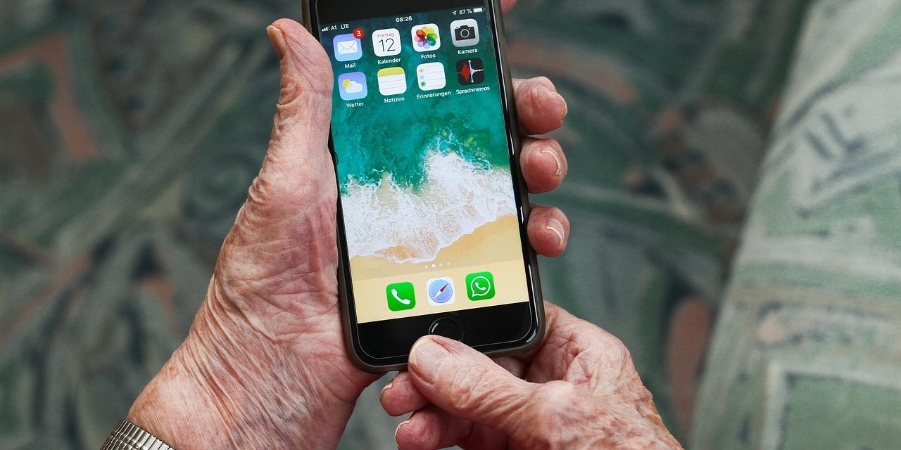 Senioren mit dem Smartphone nicht alleine lassen