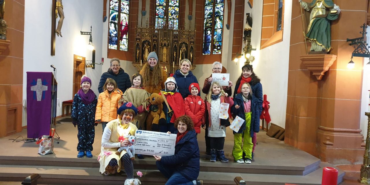 Gundersheimer Kirchengemeinden spenden dem Projekt „Clowns helfen heilen“ 933,37 Euro