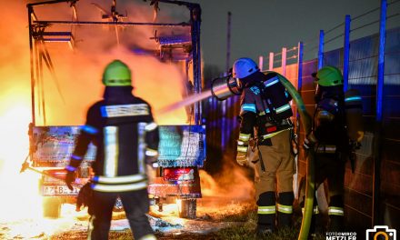 Fahrzeugbrände in Osthofen – Polizei sucht Zeugen